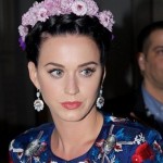 Красивая тенденция на лето: венки из цветов